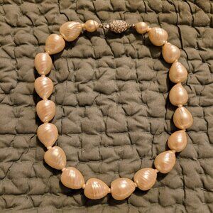 Baroque pearl choker necklace